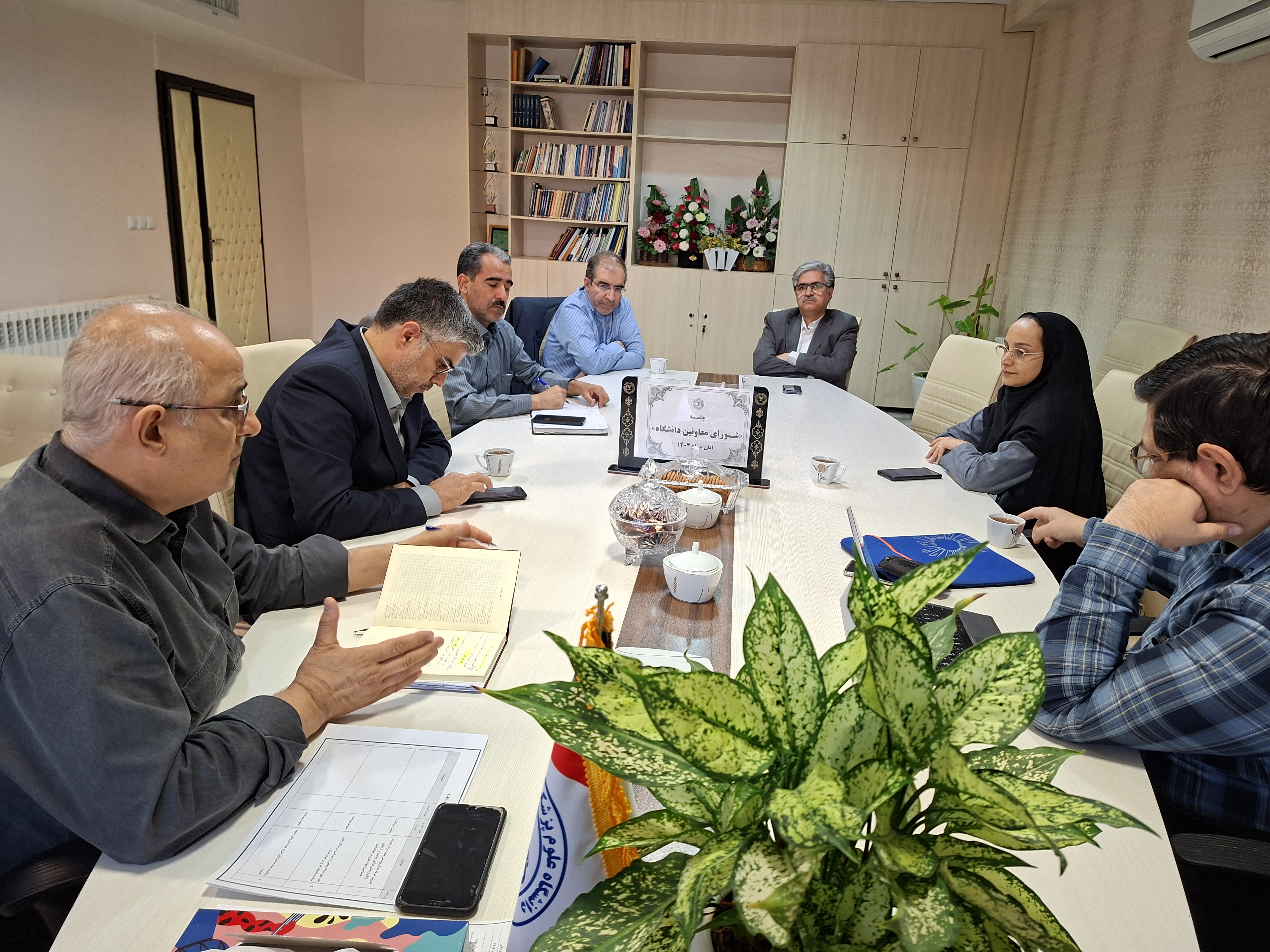 بررسی چالش‌ها و موضوعات اجرایی دانشگاه در نشست شورای معاونین